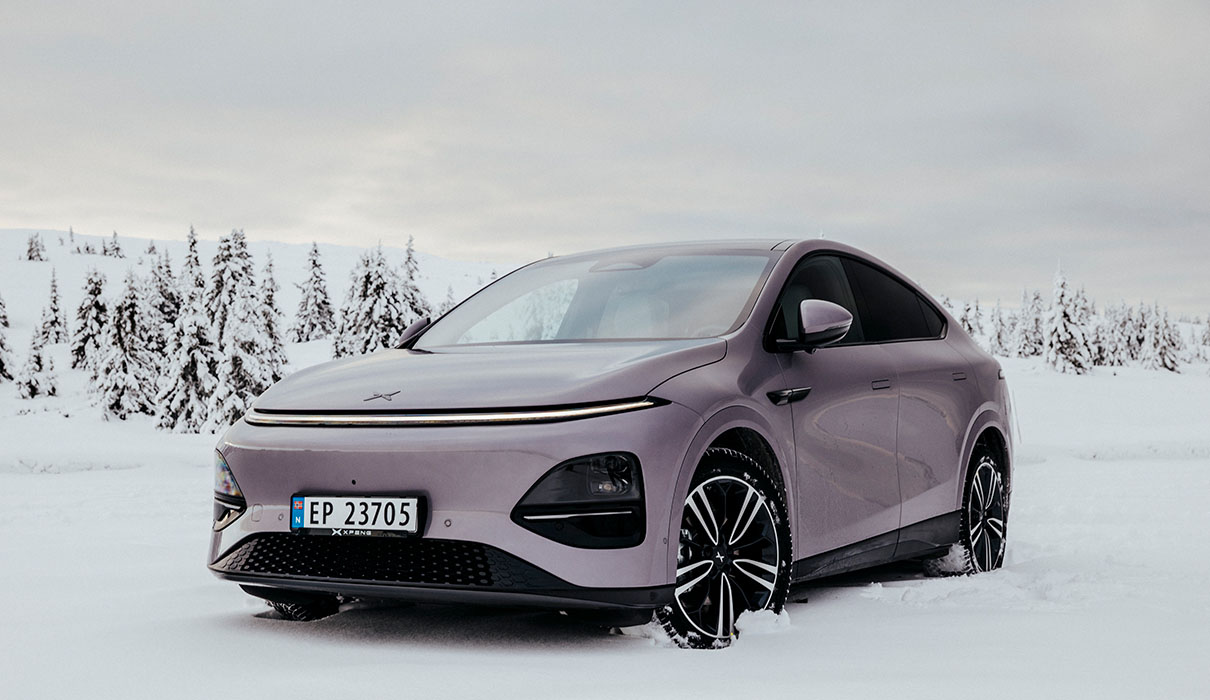 XPENG G6 facing forward with the left side showing in snow conditions.